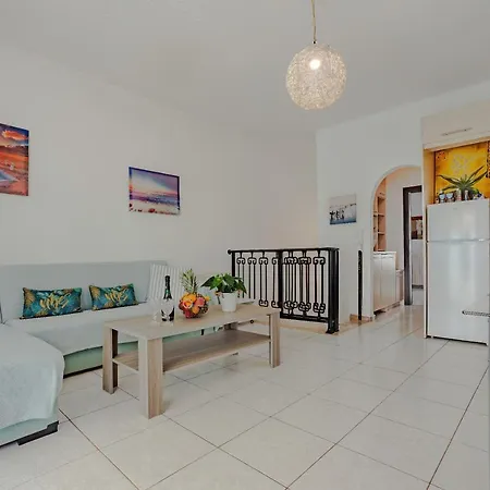 Apartament The Island